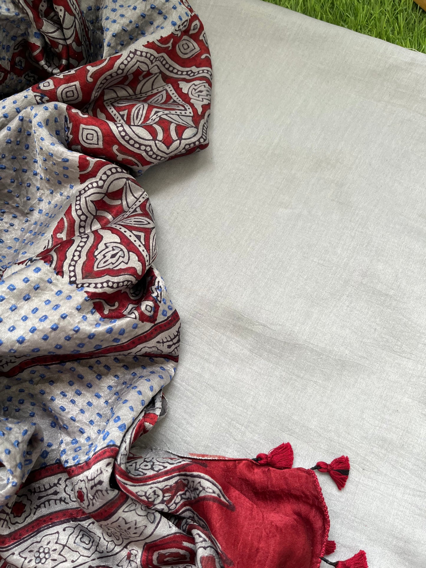 त्योहार :Gajji silk bandhani Dupatta with plain chanderi kurta bottom Fabric