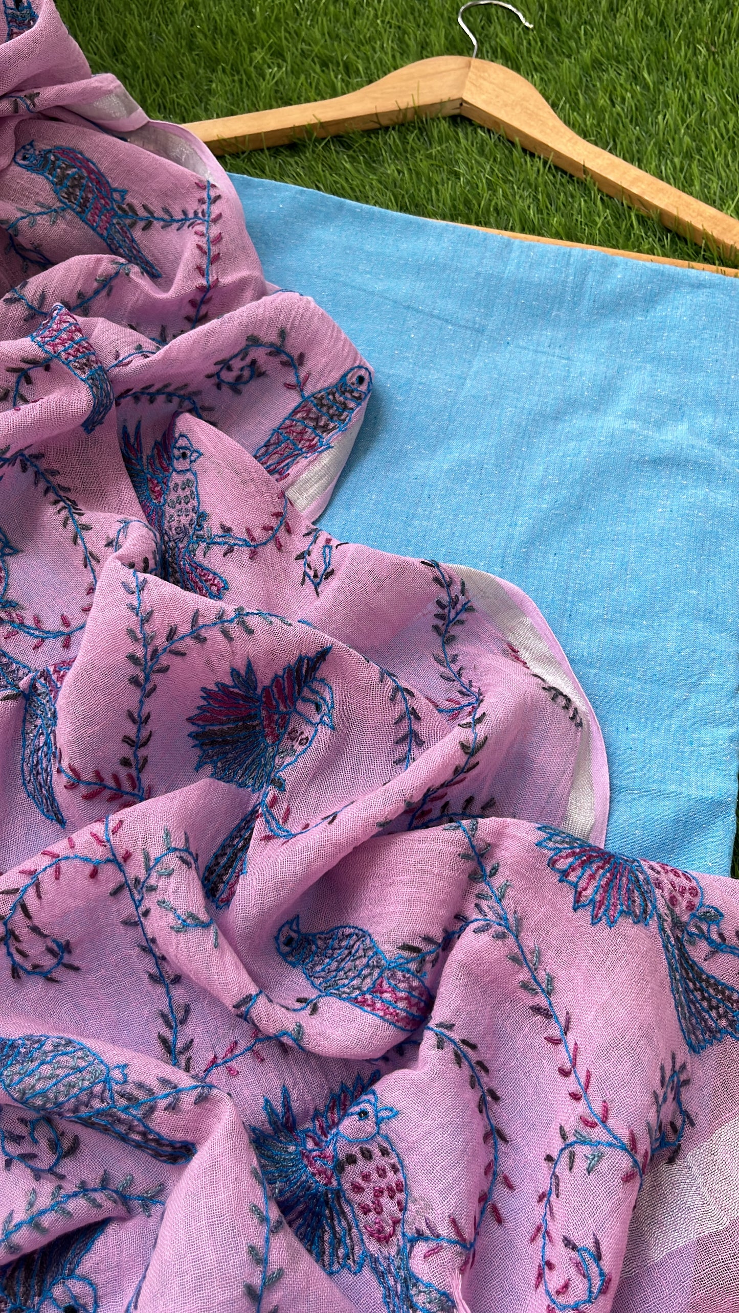 Linen sozni kaam dupatta paired with cotton kurta fabric