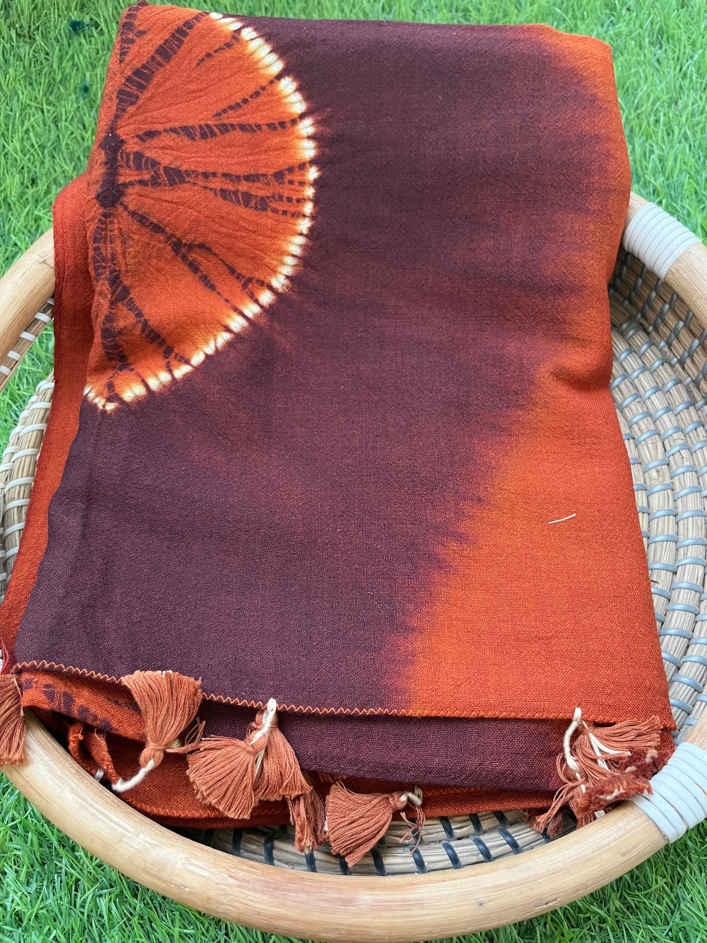Handwoven bandhani shawl