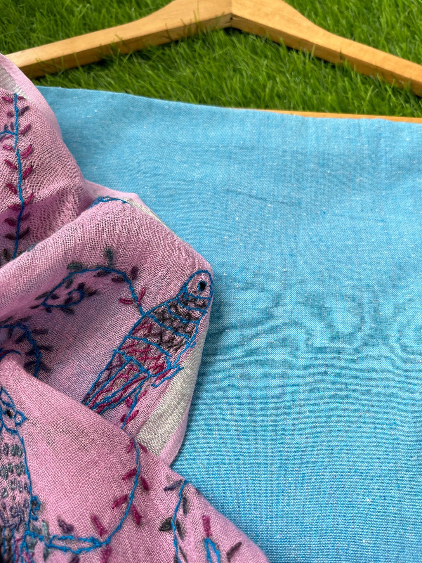 Linen sozni kaam dupatta paired with cotton kurta fabric