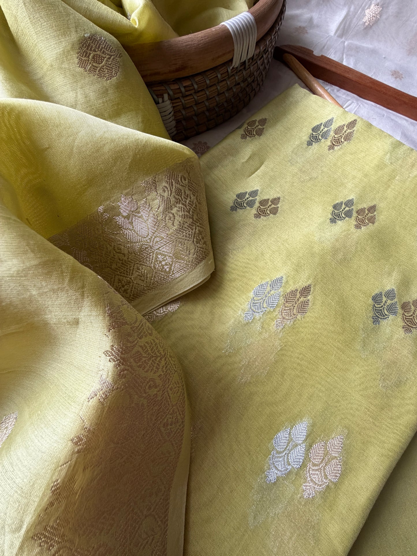 त्योहार् -Banarasi chanderi dupatta kurta