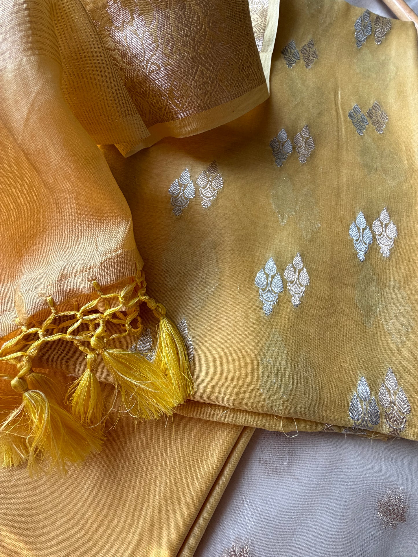 त्योहार् -Banarasi chanderi dupatta kurta