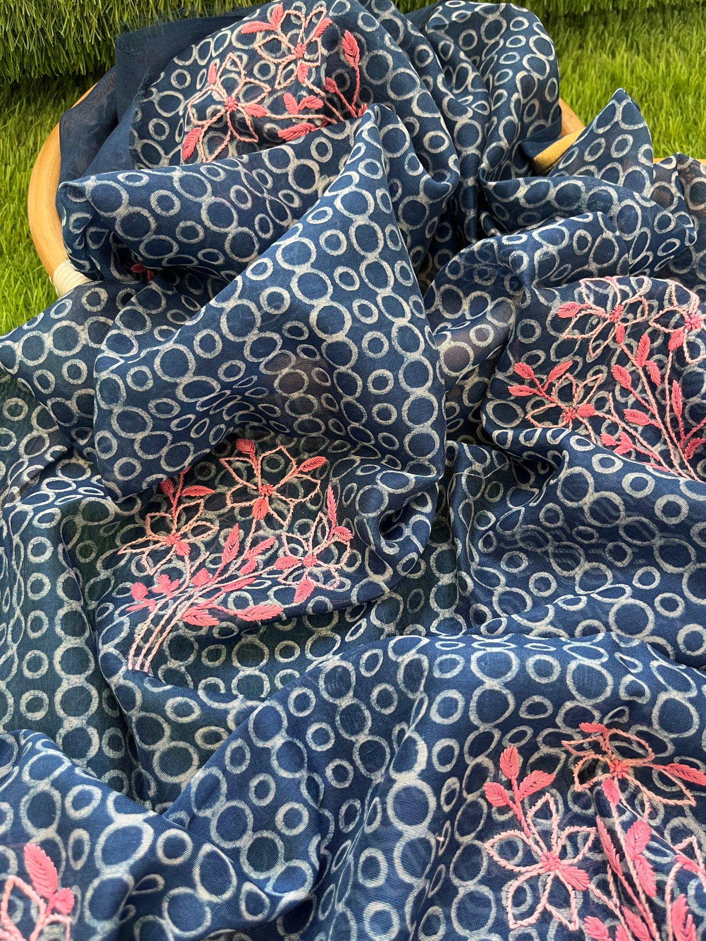 रोज़ाना  :Chanderi Chikankari Dupatta with kurta Fabric