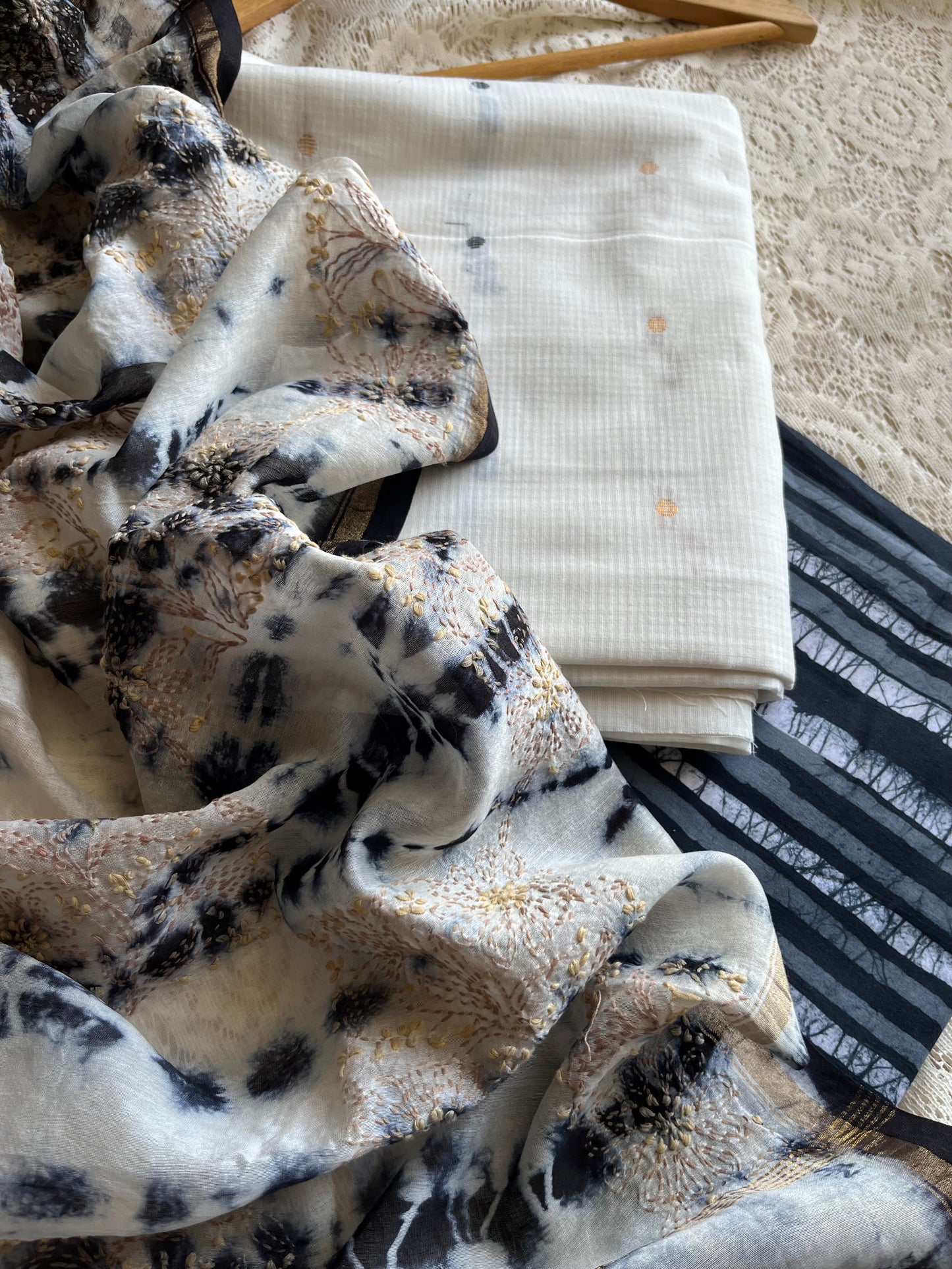 Mangalgiri Cotton kurta baatik bottom chikankari dupatta