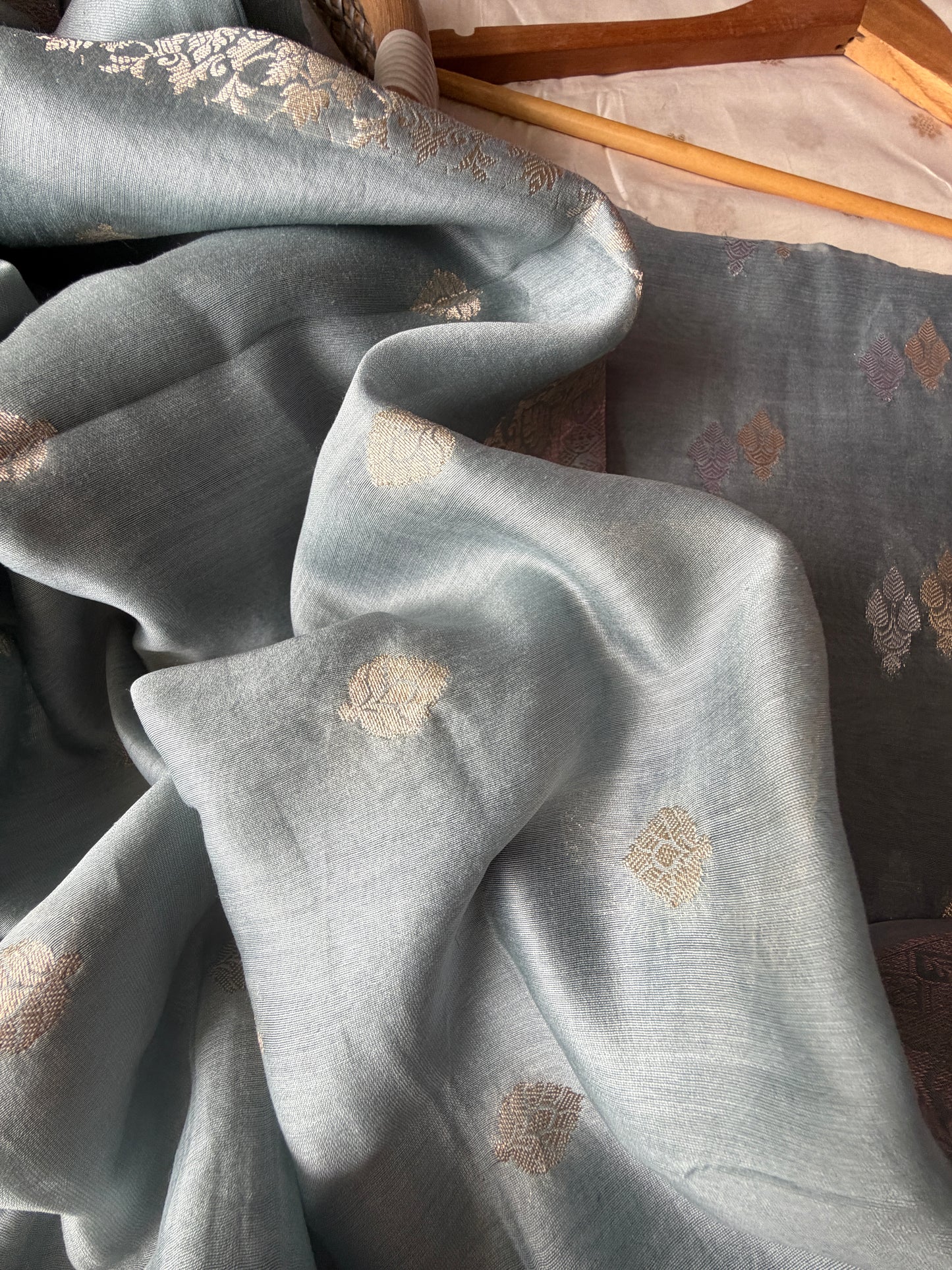 त्योहार् -Banarasi chanderi dupatta kurta