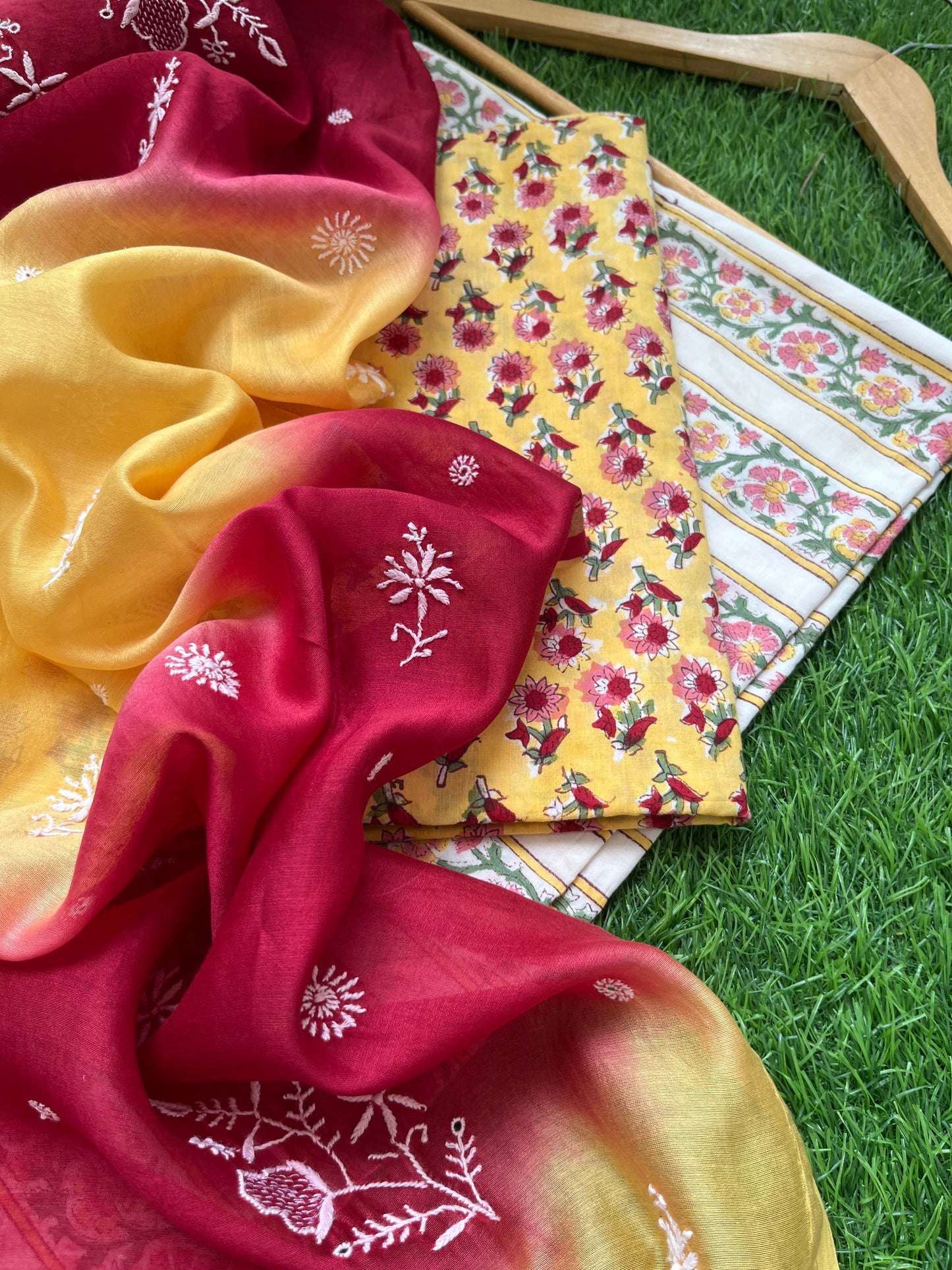 रोज़ाना  :Chanderi Chikankari Dupatta with cotton kurta bottom Fabric