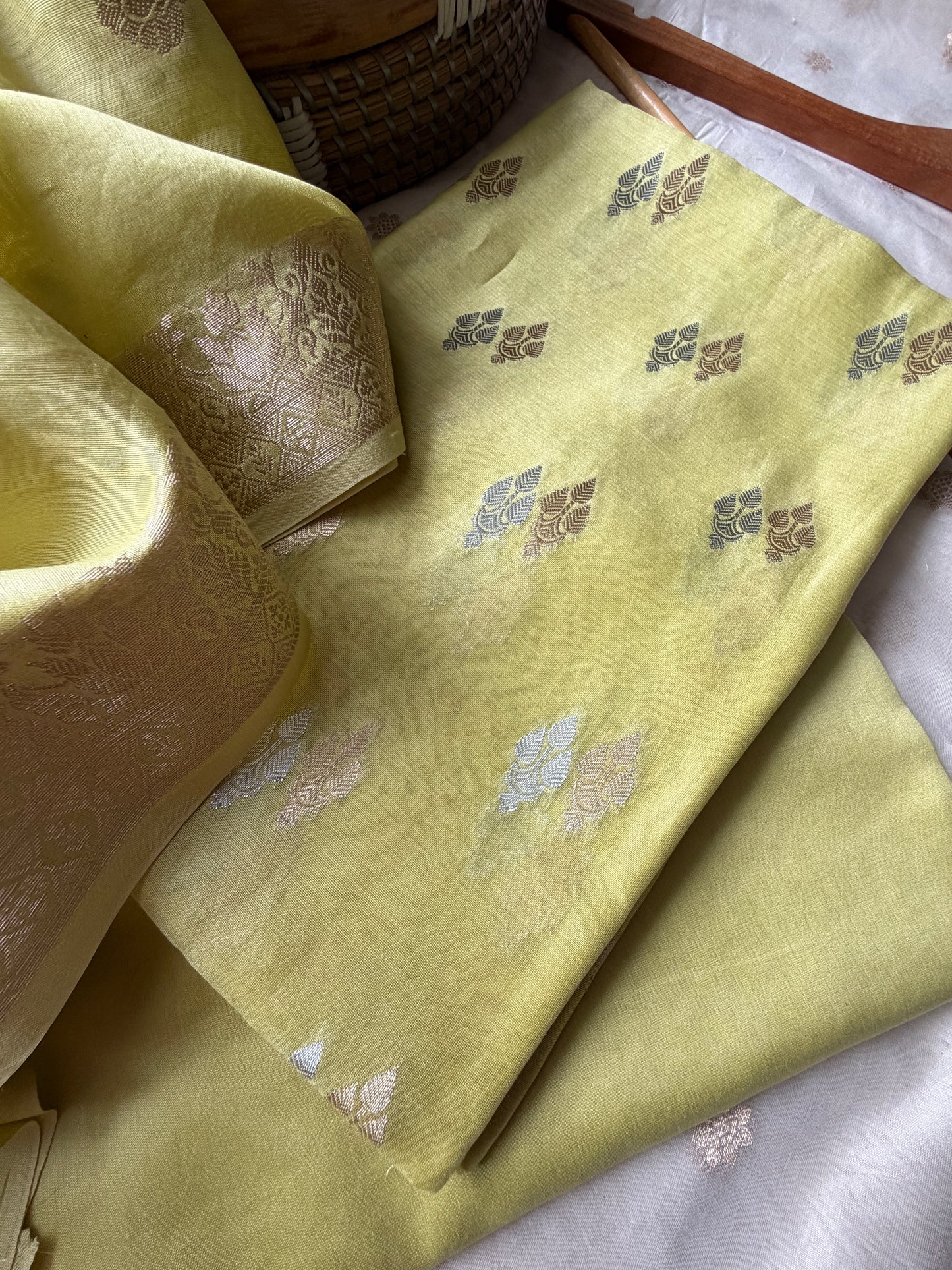 त्योहार् -Banarasi chanderi dupatta kurta
