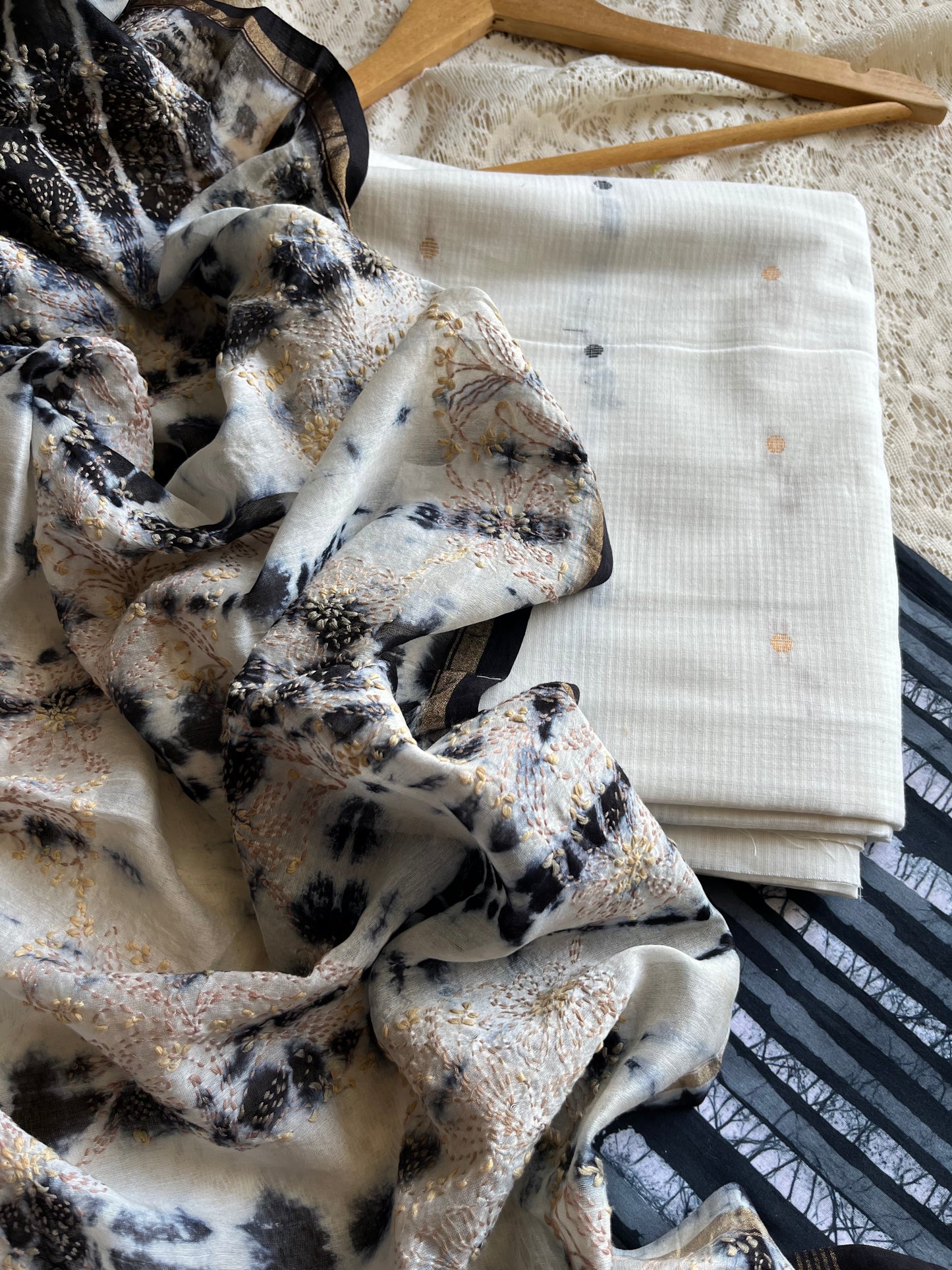 Mangalgiri Cotton kurta baatik bottom chikankari dupatta