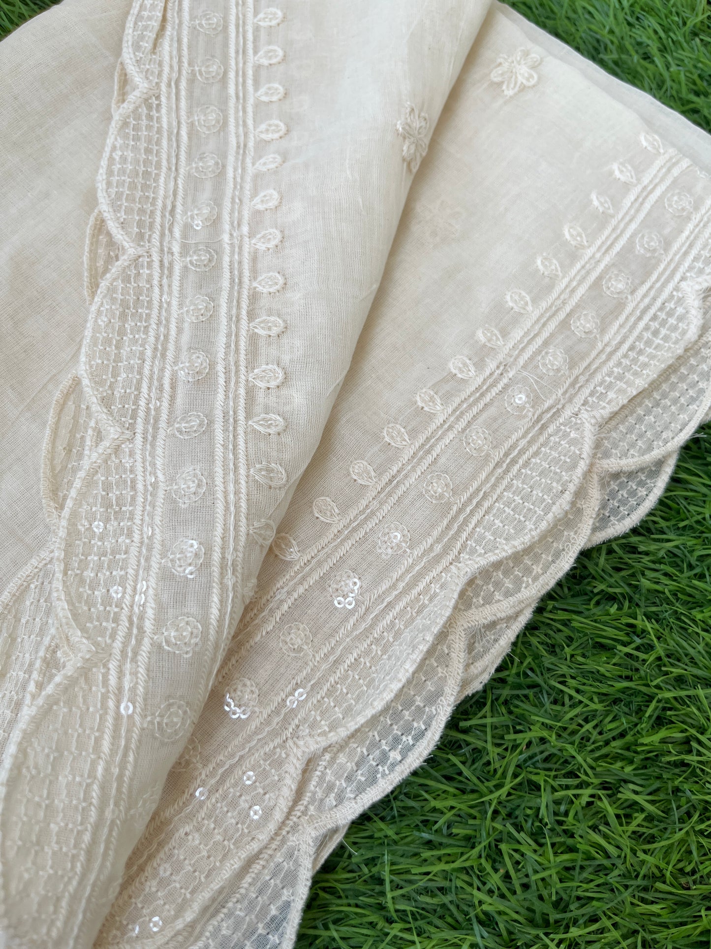 Mul scalloped Dupatta