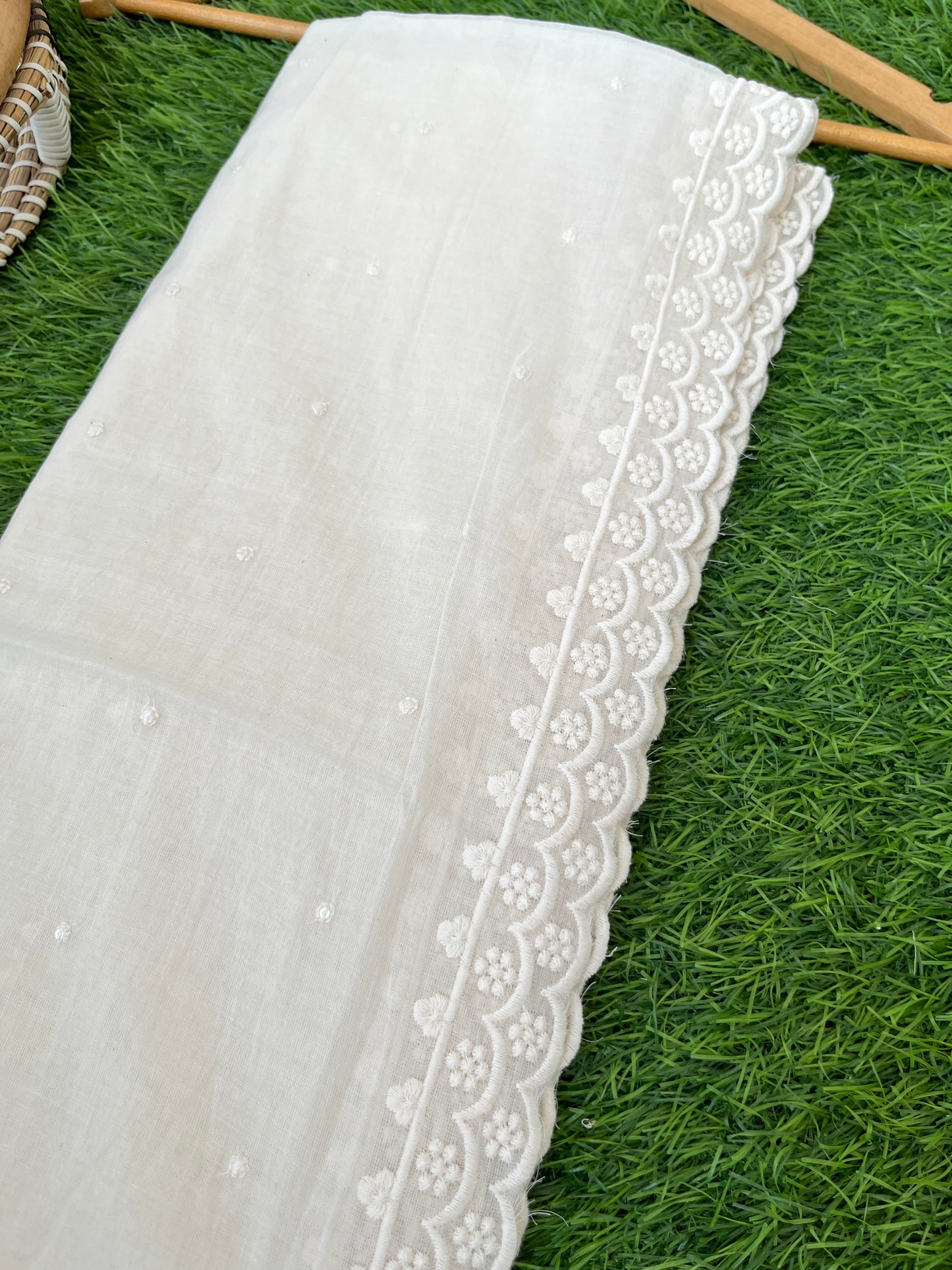 Mul scalloped Dupatta