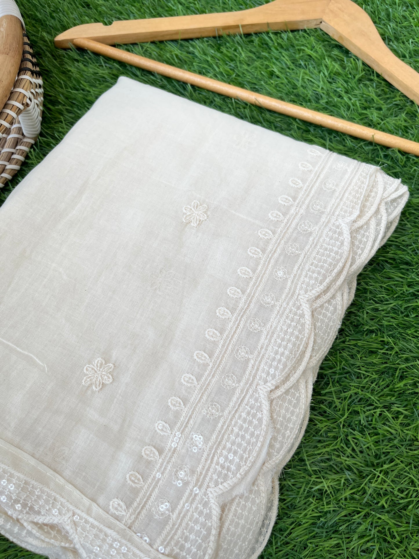 Mul scalloped Dupatta