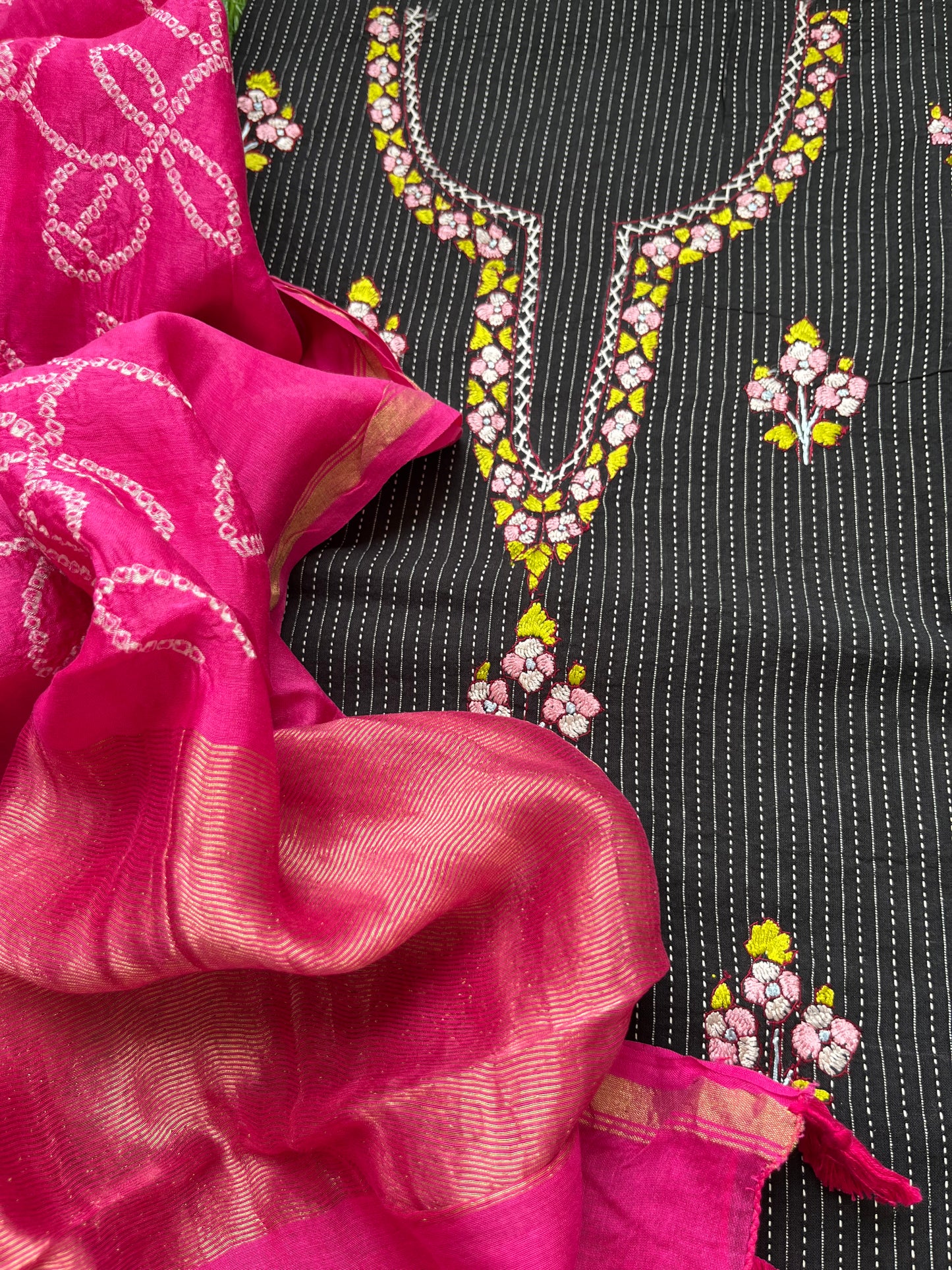 Cotton kashmiri work kurta bandhani Dupatta