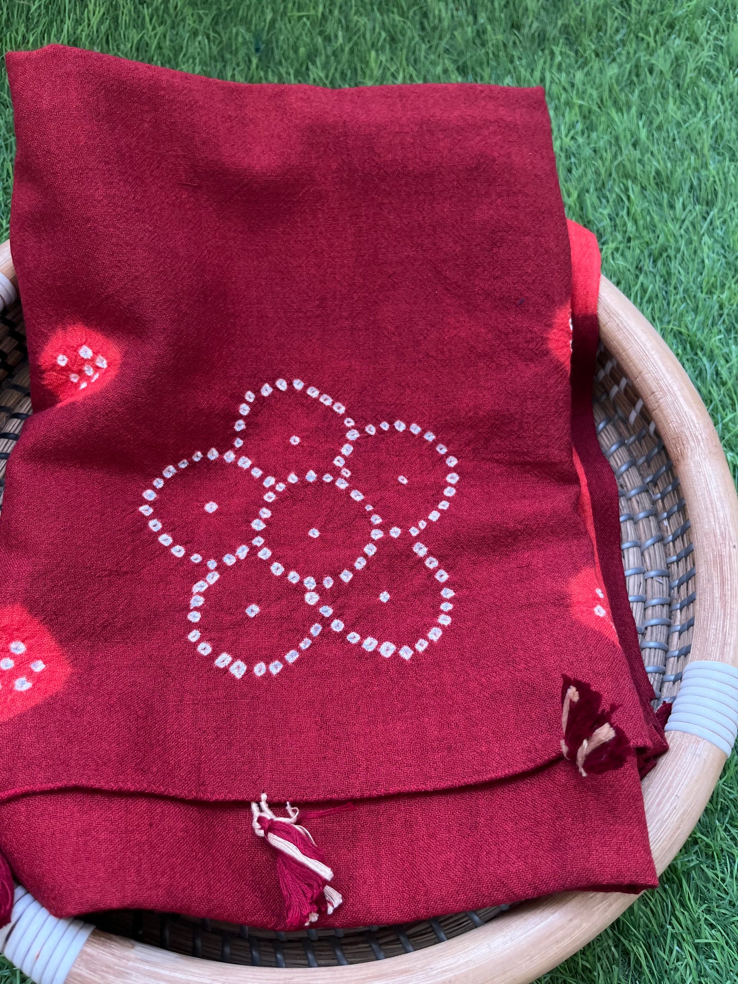 Handwoven bandhani shawl