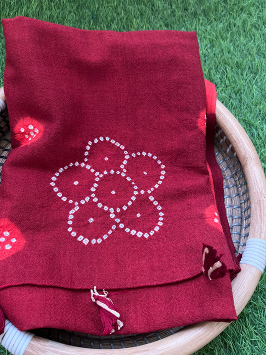 Handwoven bandhani shawl
