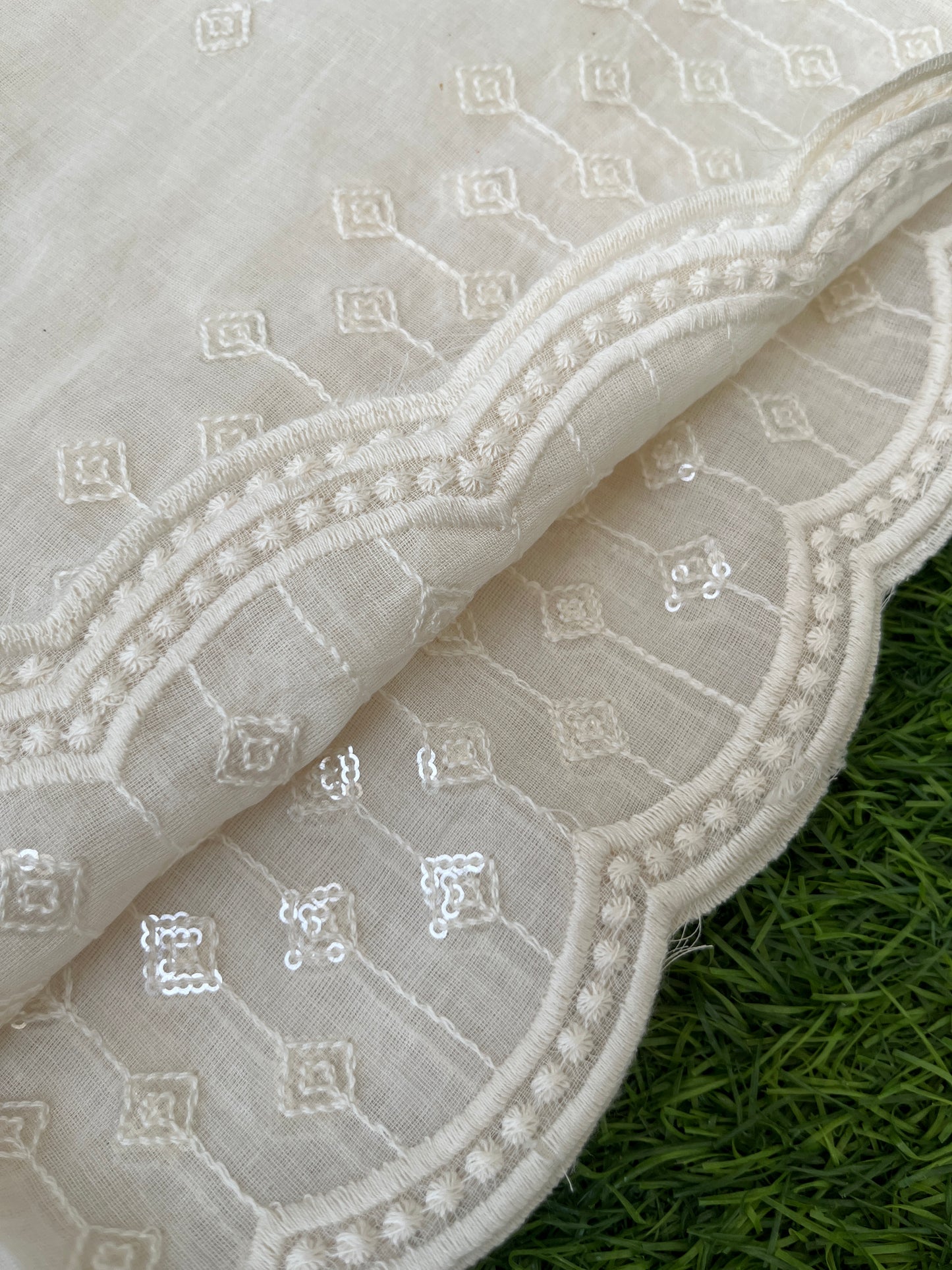 Mul scalloped Dupatta
