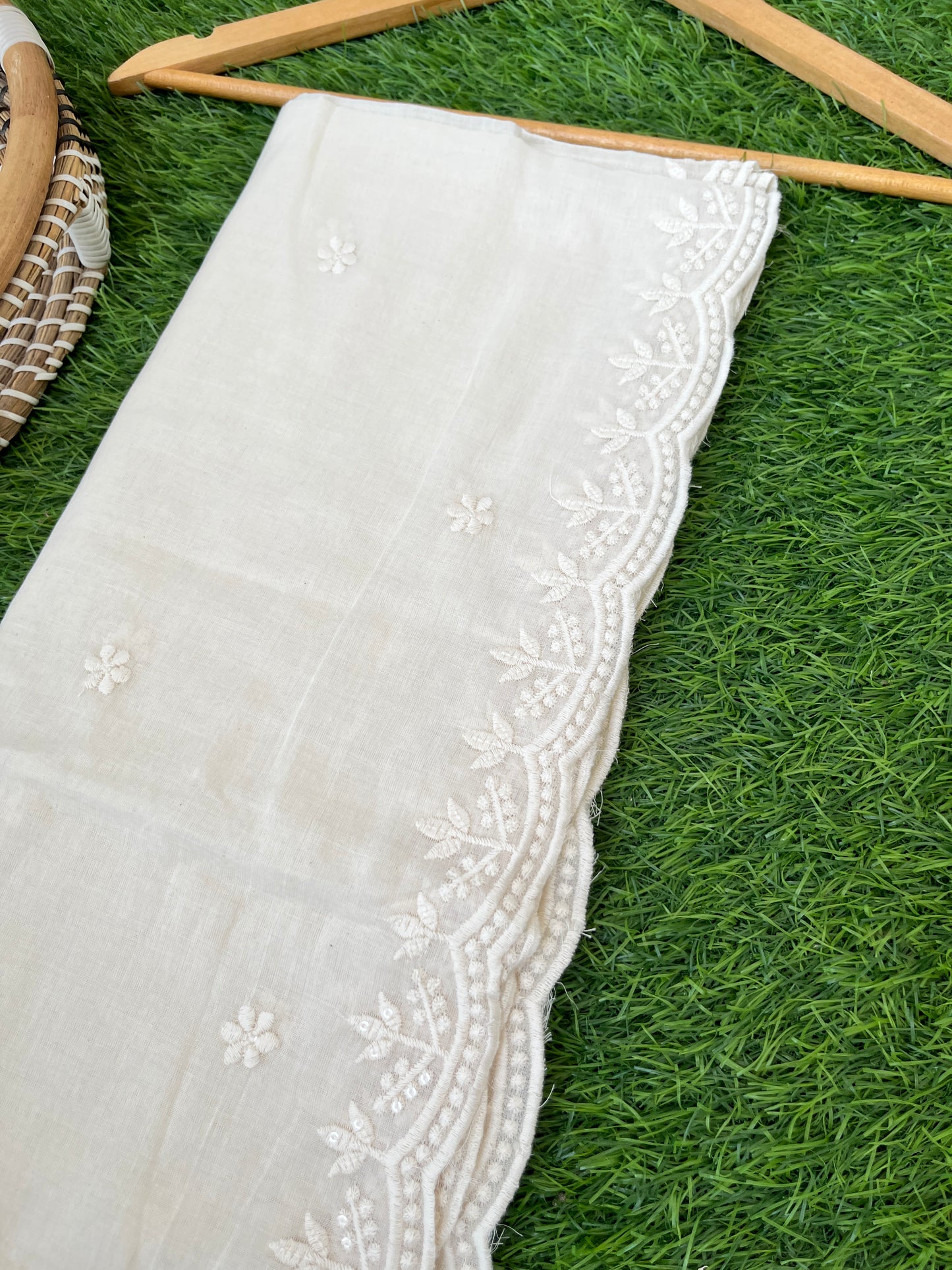 Mul scalloped Dupatta