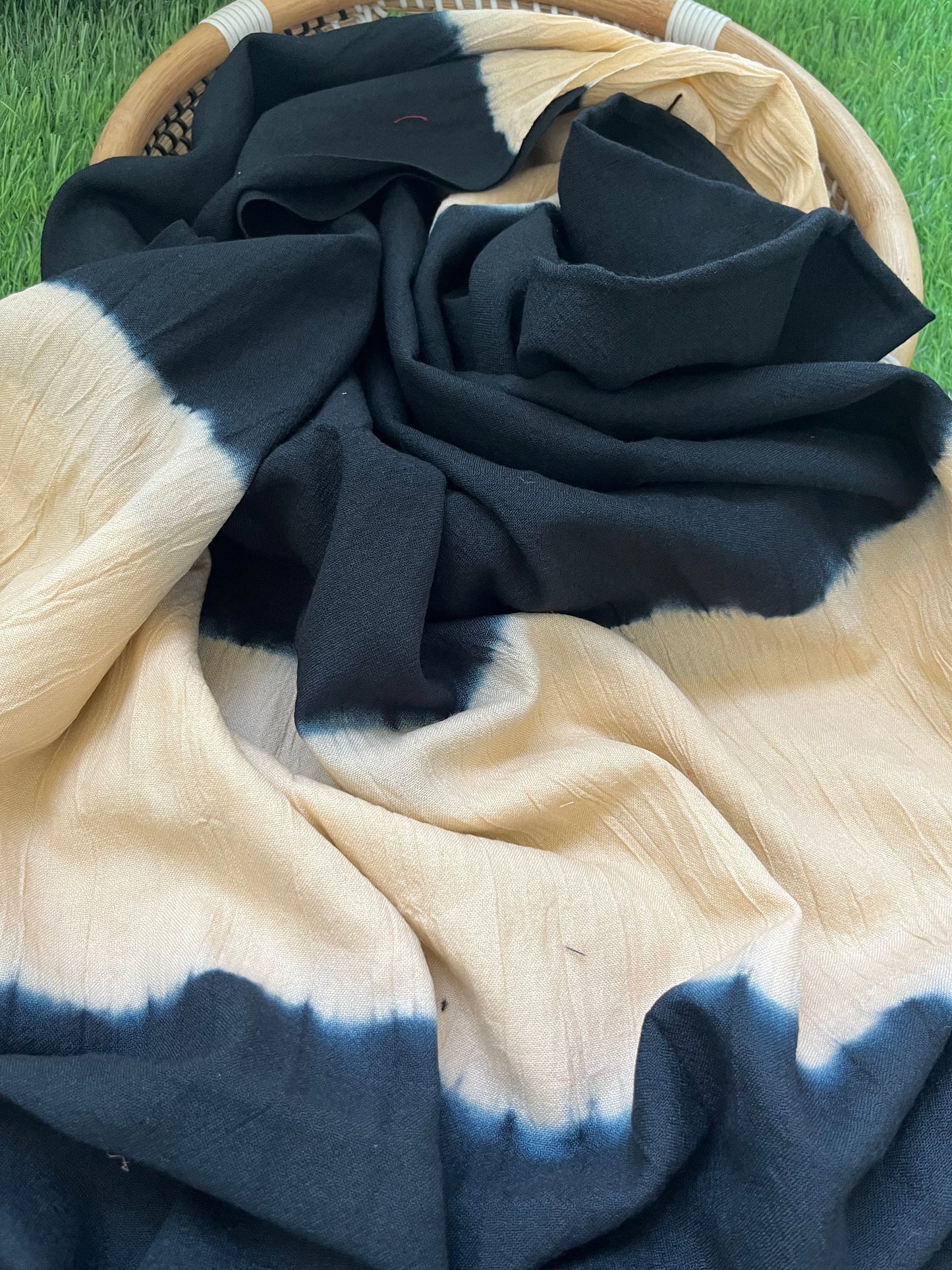 Handwoven bandhani shawl